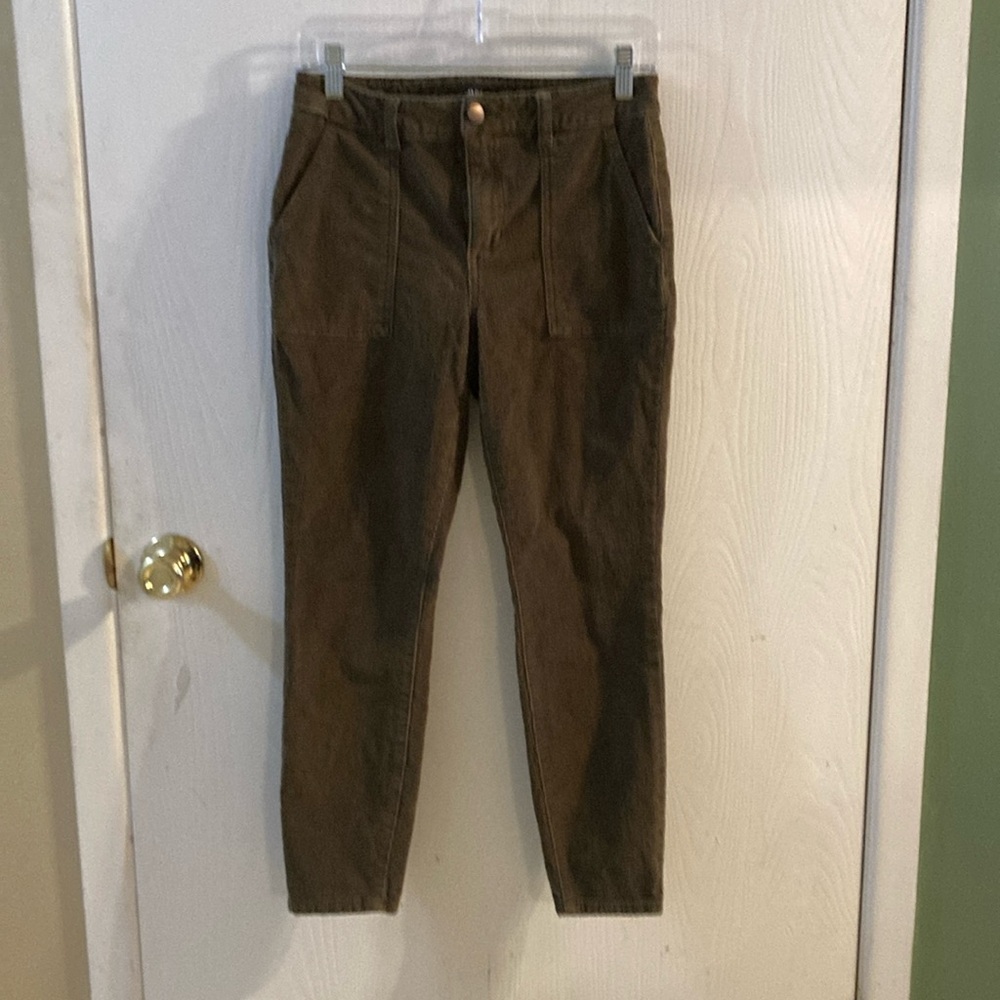 JNY Olive corduroy pants. Women’s size 6